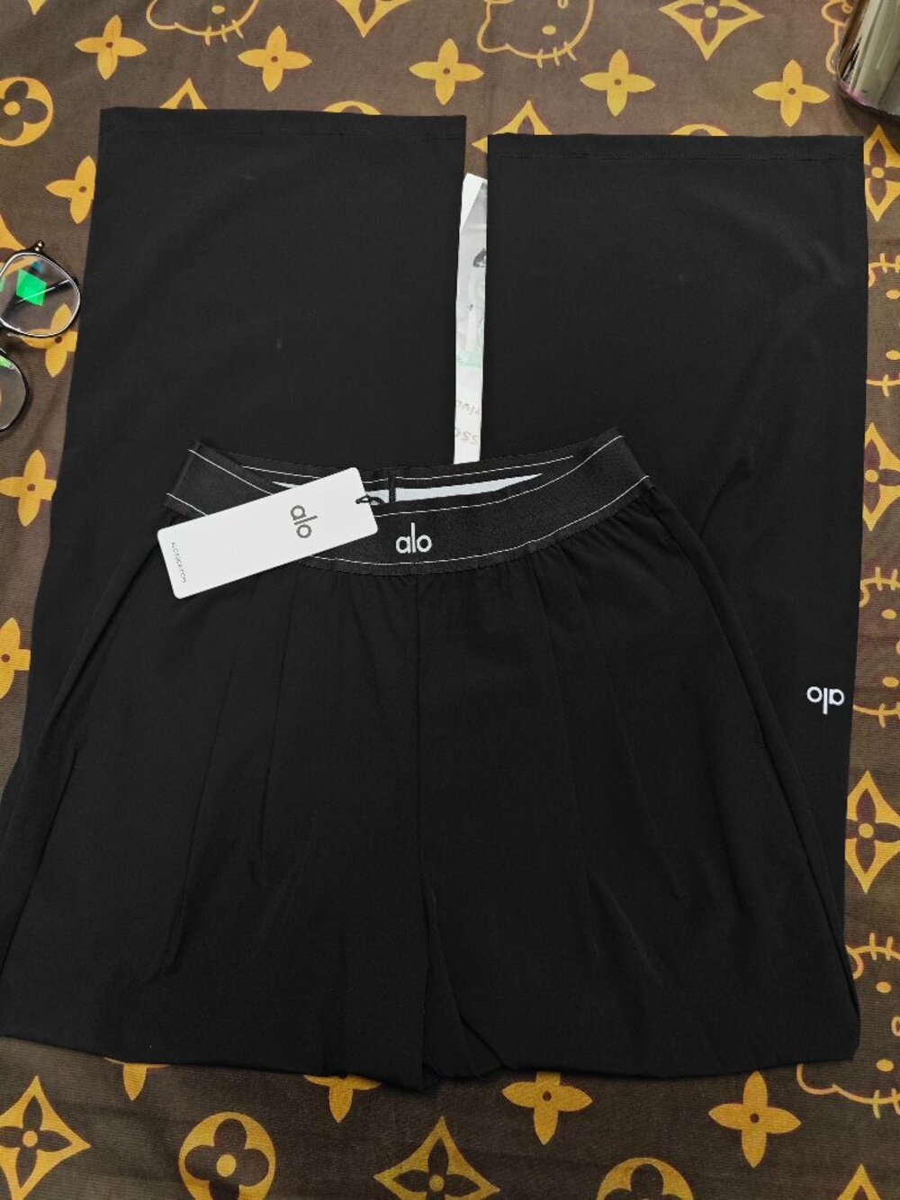 🏆ALO Yoga Relaxed Fit Suit Up Trouser Black, New with tags, Regular 30 inches - Picture 6 of 7